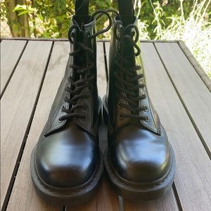 Dr Martens MONO SMOOTH LEATHER LACE UP BOOTS size7